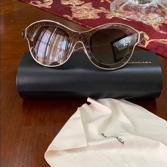 Sunglasses - Picture 3 of 8